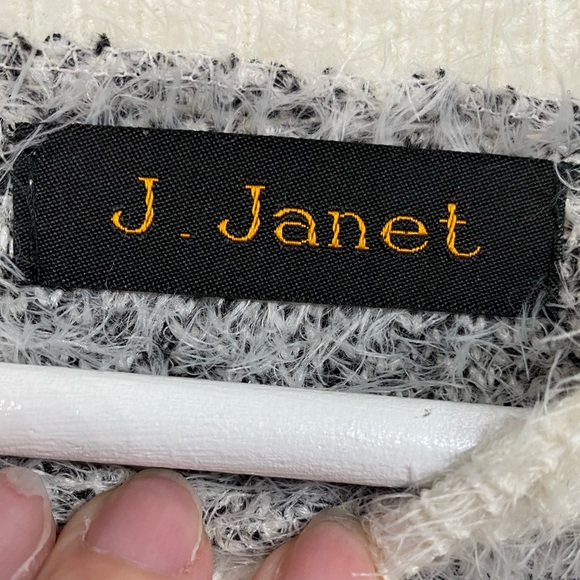 J.Janet Women's Size Large Crew Neck Soft Fuzzy Sweater with Black Designs - Picture 3 of 8